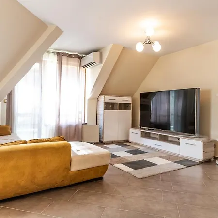 Apartment Stylish With A Big Terrace Next To The Park *