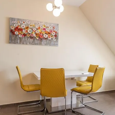 Apartment Stylish With A Big Terrace Next To The Park