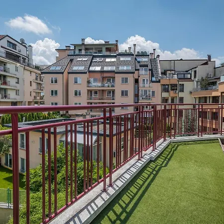 Stylish With A Big Terrace Next To The Park