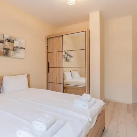 Stylish With A Big Terrace Next To The Park