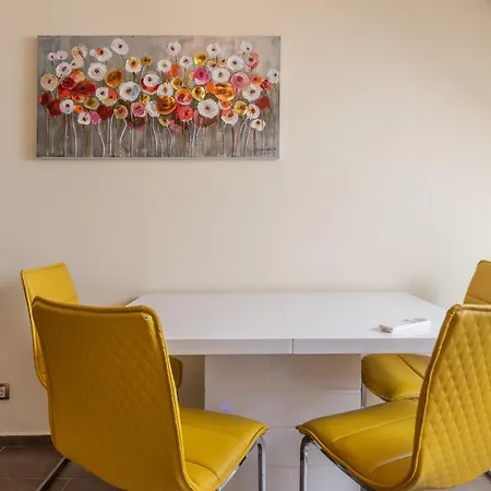 Stylish With A Big Terrace Next To The Park Apartment Sofia