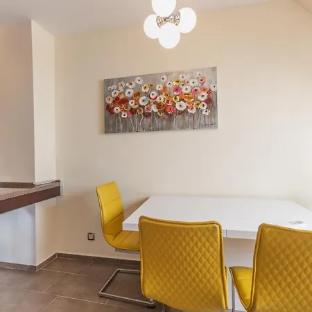 Stylish With A Big Terrace Next To The Park Apartment Sofia
